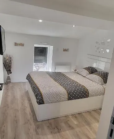 Holiday home Le Beluga Nantes Aeroport Bouguenais