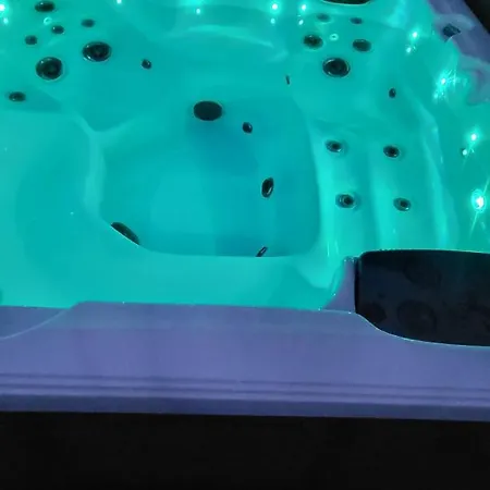 Le Beluga Aeroport Nantes Reze Casa de Férias *