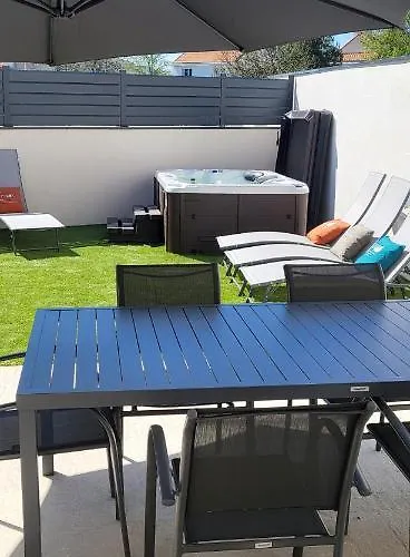 Le Béluga Aéroport Nantes Rezé Hébergement de vacances Bouguenais